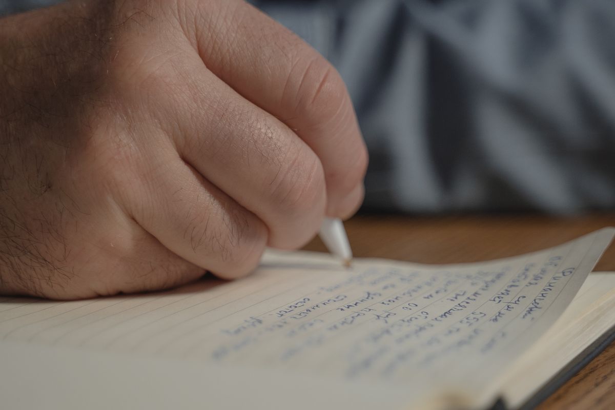 Écriture manuscrite ou clavier ? La science de la prise de notes