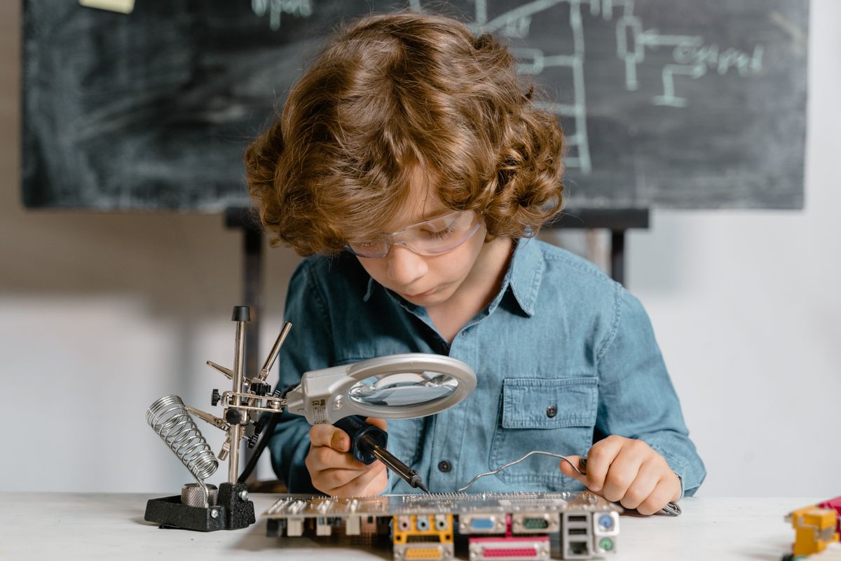 STEM Eğitimi Nedir? Fen, Teknoloji, Mühendislik ve Matematiği Birleştirmek